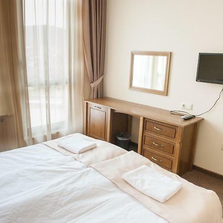 Hotel Chateau Des Bergers Търговище Екстериор снимка
