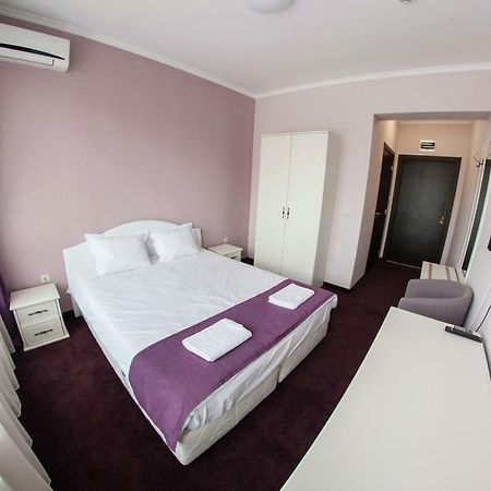 Hotel Chateau Des Bergers Търговище Екстериор снимка