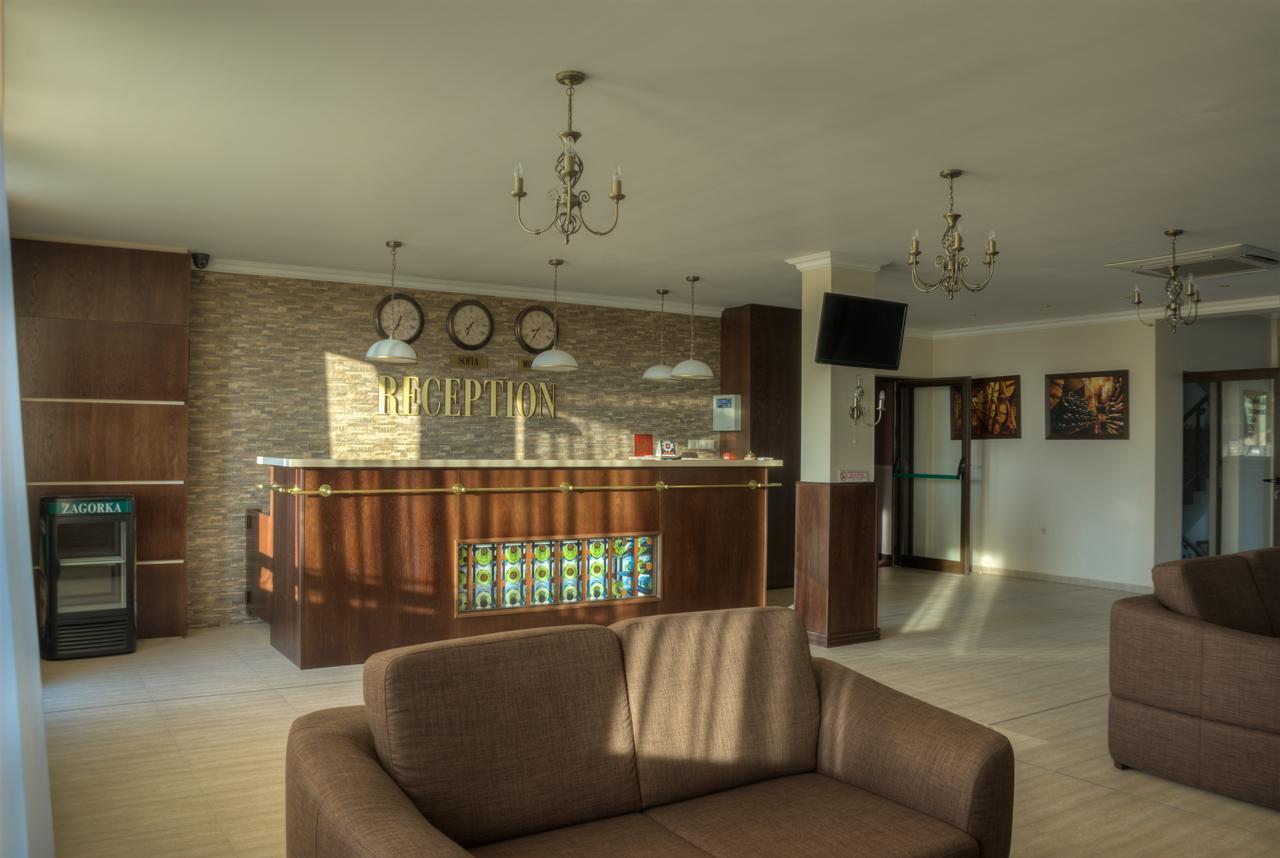 Hotel Chateau Des Bergers Търговище Екстериор снимка