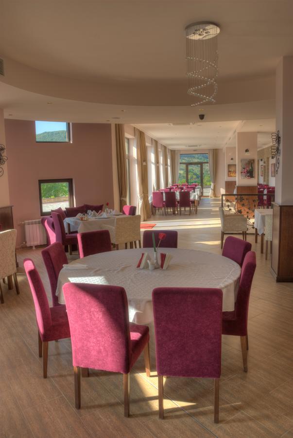 Hotel Chateau Des Bergers Търговище Екстериор снимка