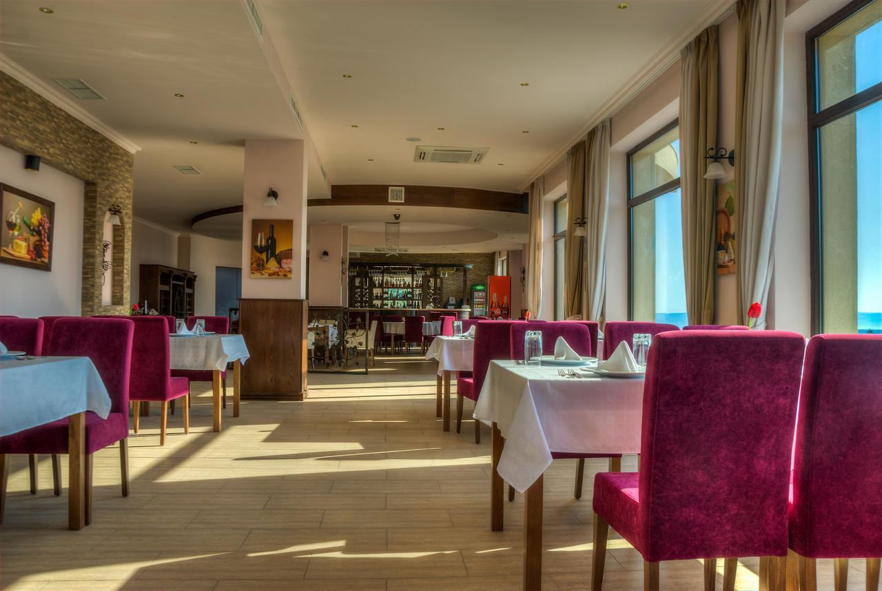 Hotel Chateau Des Bergers Търговище Екстериор снимка