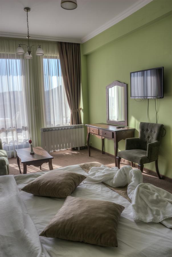 Hotel Chateau Des Bergers Търговище Екстериор снимка