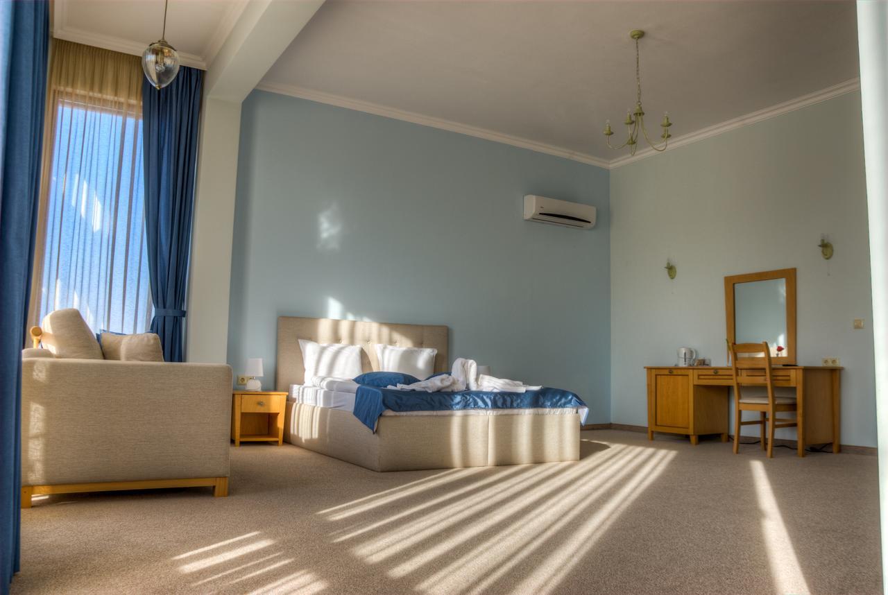 Hotel Chateau Des Bergers Търговище Екстериор снимка