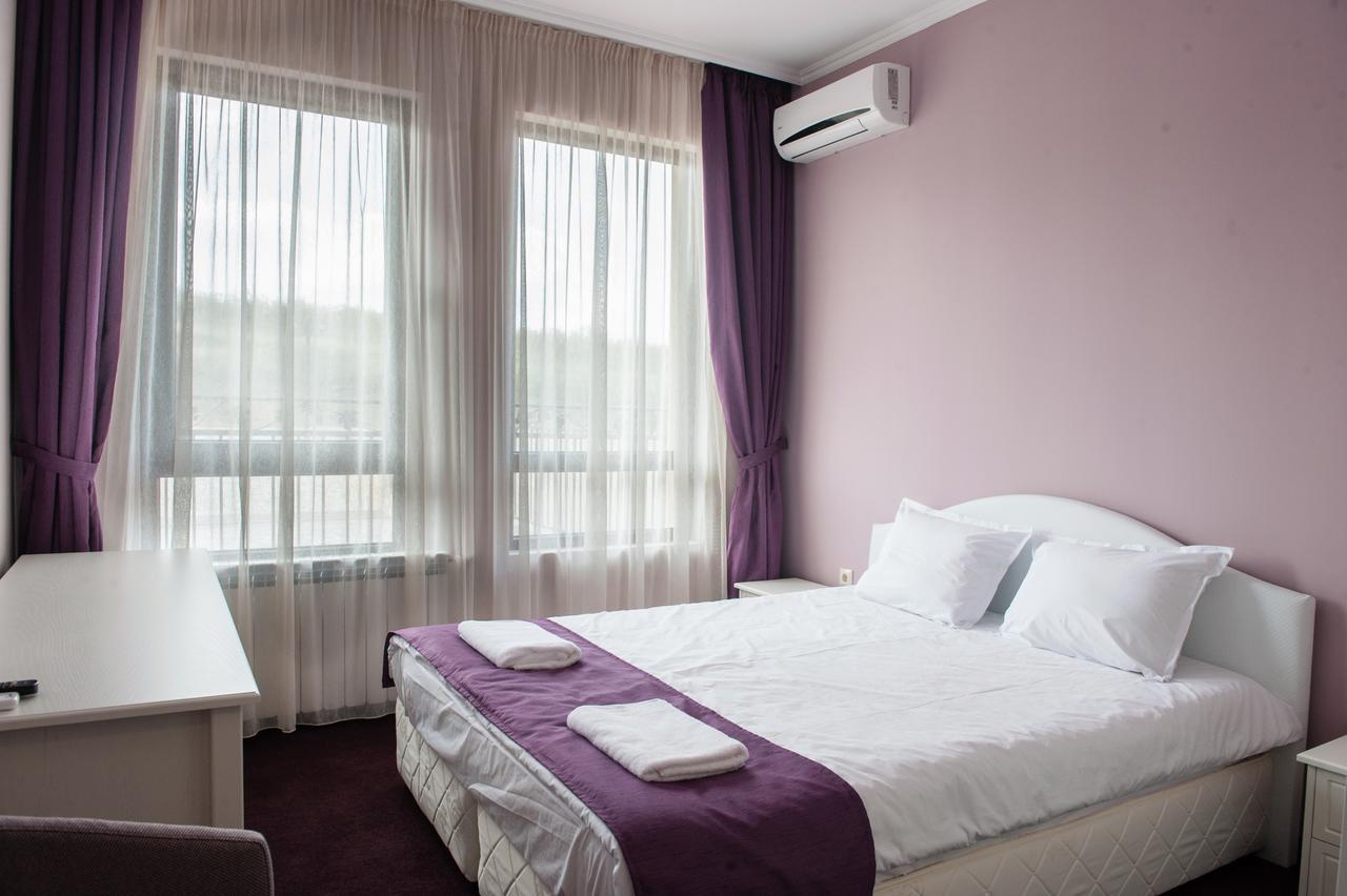 Hotel Chateau Des Bergers Търговище Екстериор снимка