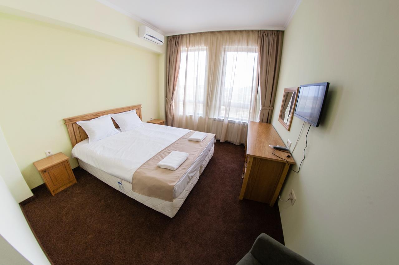 Hotel Chateau Des Bergers Търговище Екстериор снимка