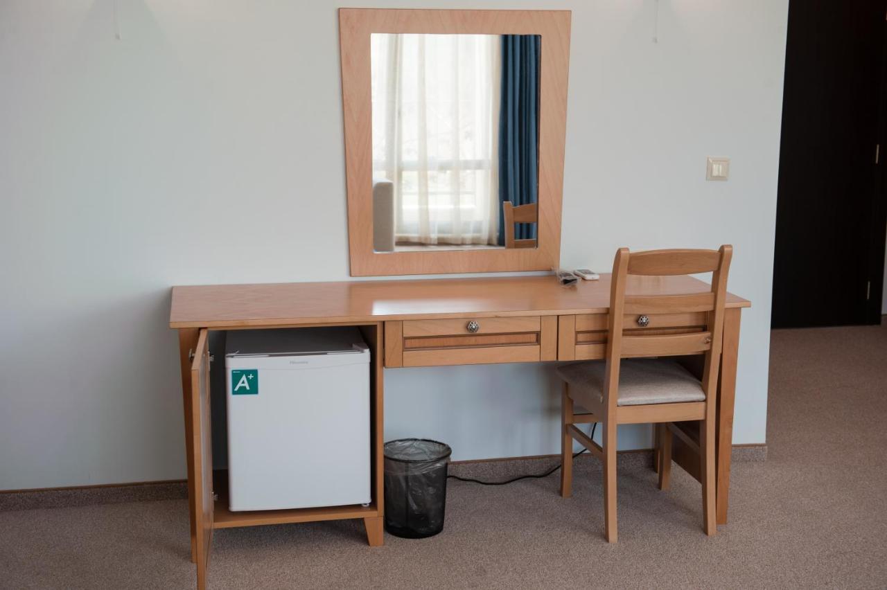 Hotel Chateau Des Bergers Търговище Екстериор снимка