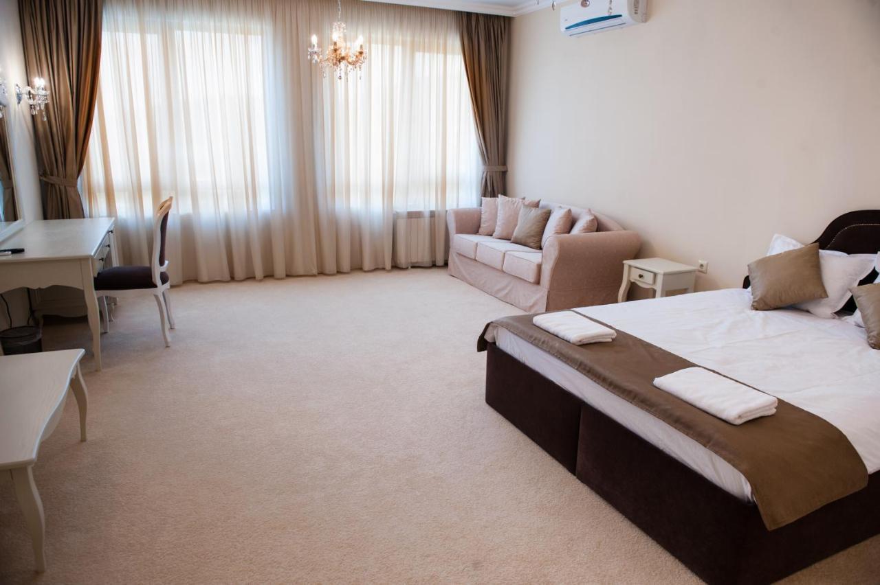 Hotel Chateau Des Bergers Търговище Екстериор снимка