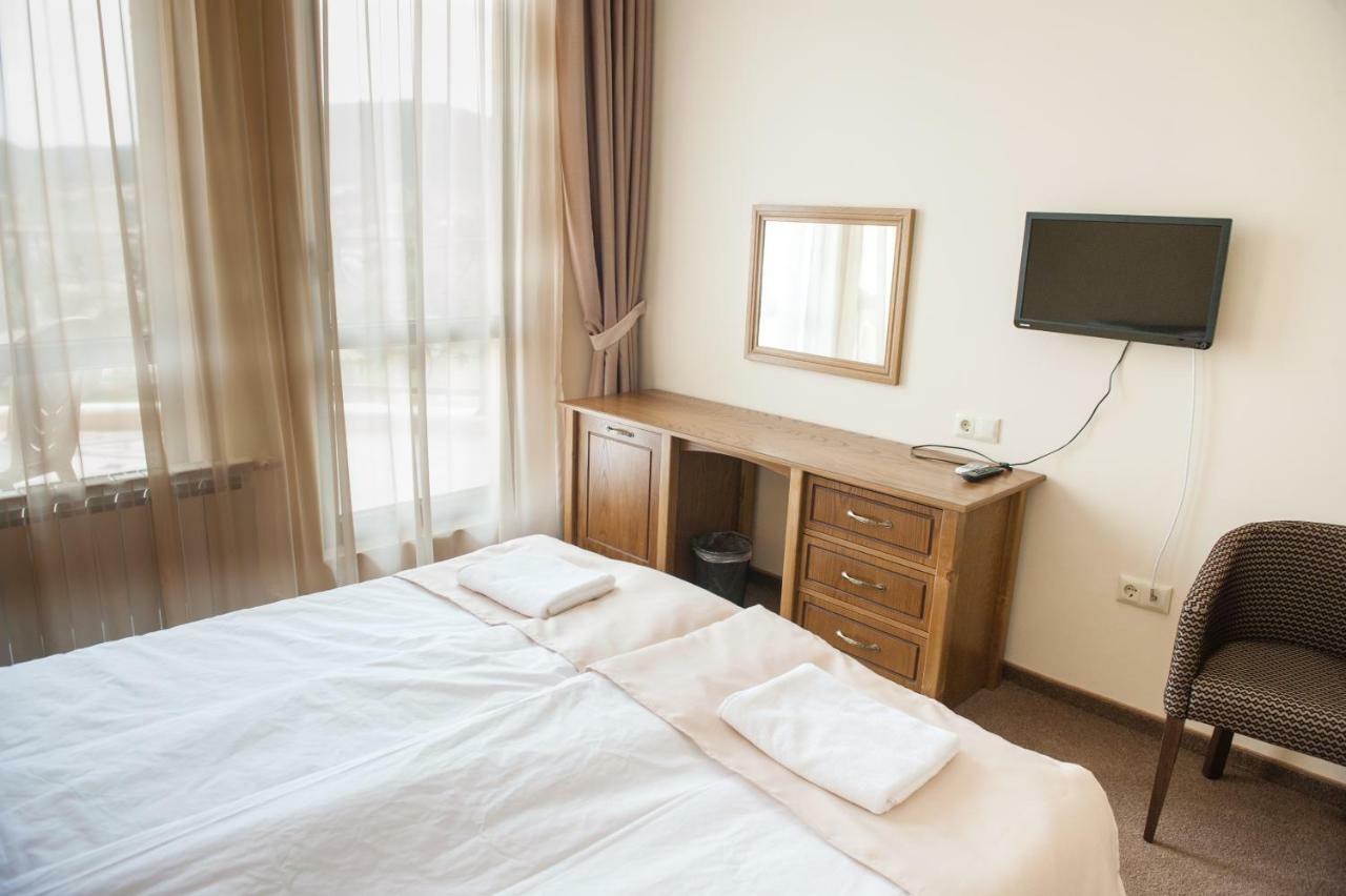 Hotel Chateau Des Bergers Търговище Екстериор снимка