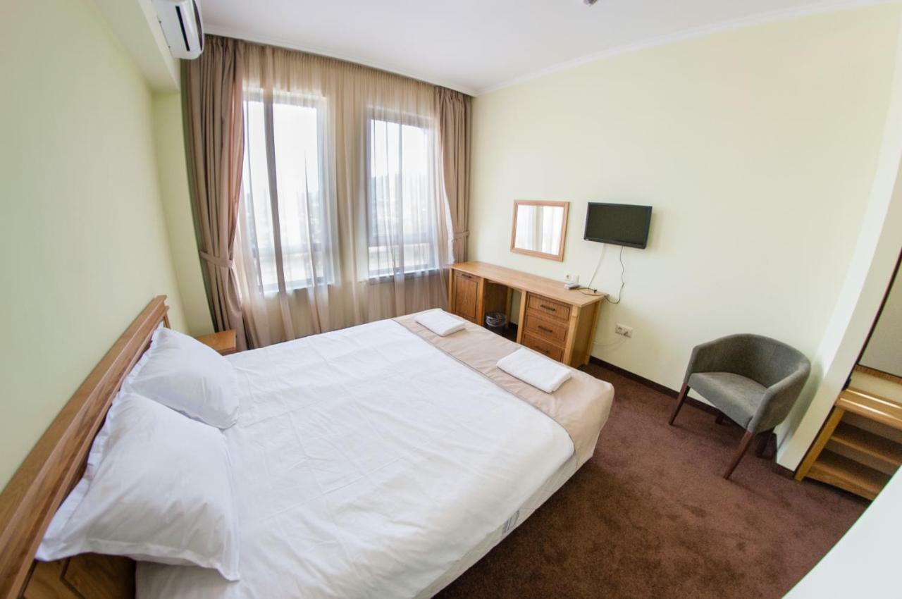 Hotel Chateau Des Bergers Търговище Екстериор снимка