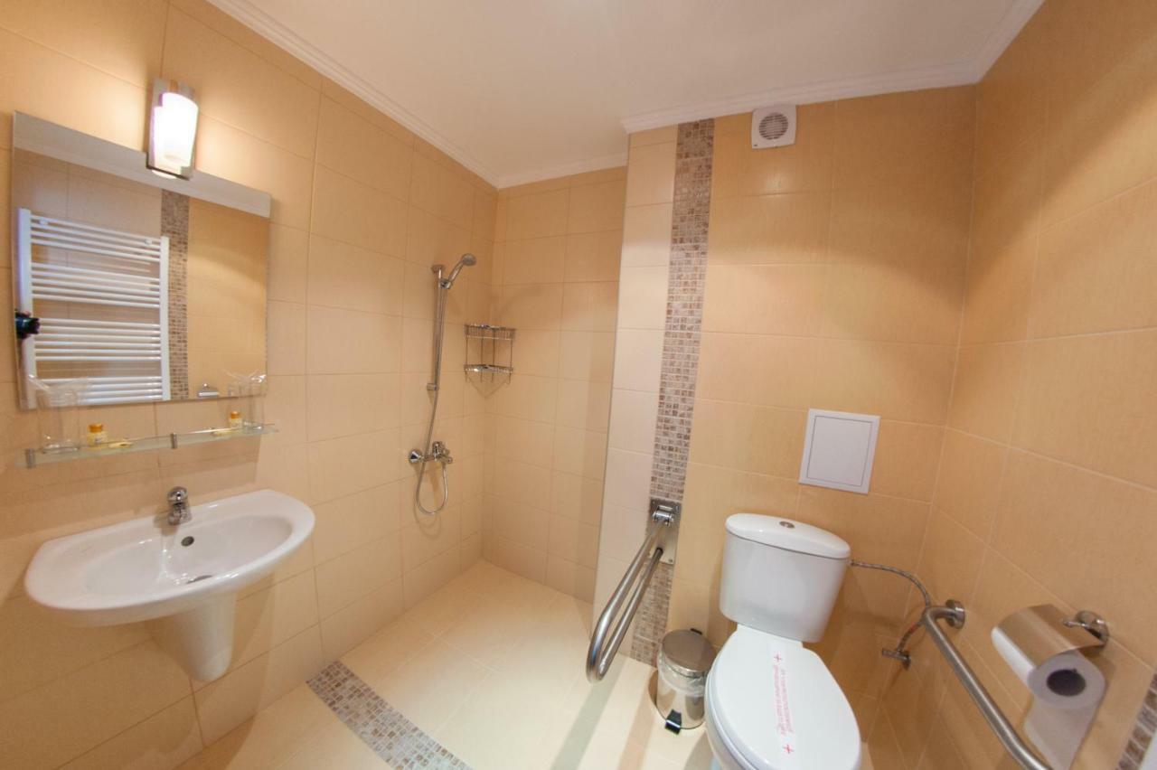 Hotel Chateau Des Bergers Търговище Екстериор снимка