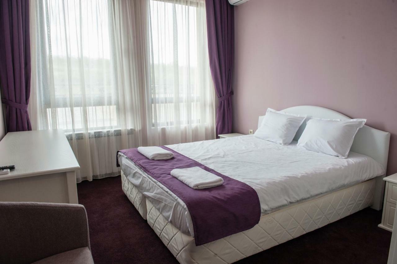 Hotel Chateau Des Bergers Търговище Екстериор снимка